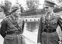 Major General Stanislaw Sosabowski talking to Lieutenant-General Frederick Arthur Montague Browning